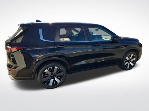 New 2025 Mitsubishi Outlander SE image 6