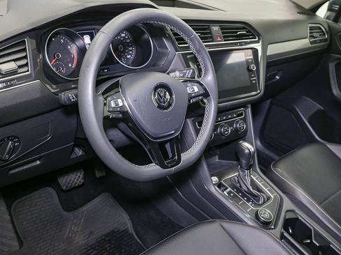 Used 2021 Volkswagen Tiguan SE w/ Panoramic Sunroof Package AWD/4WD image 26