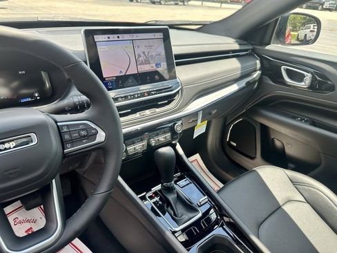 Used 2024 Jeep Compass Limited w/ High Altitude Package image 24