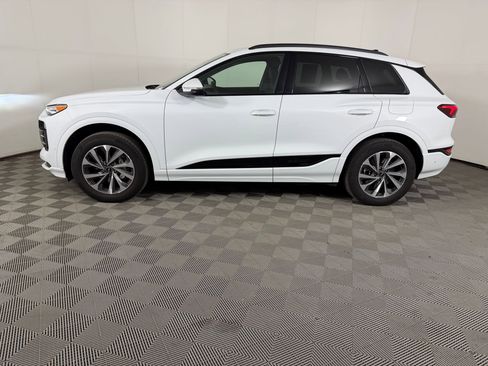 Used 2025 Audi Q6 e-tron Premium w/ Convenience Package AWD/4WD image 2