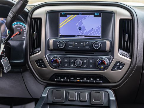 Used 2017 GMC Sierra 2500 Denali w/ Duramax Plus Package AWD/4WD image 38