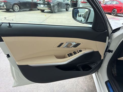 Used 2025 BMW 330i Sedan w/ Premium Package image 7
