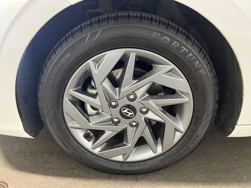 Used 2024 Hyundai Elantra SEL FWD image 28