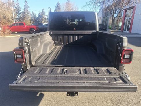 Used 2024 Jeep Gladiator Rubicon w/ Technology Group image 23