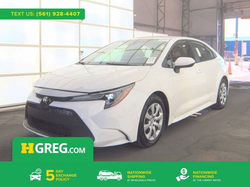 Used 2022 Toyota Corolla LE image 1