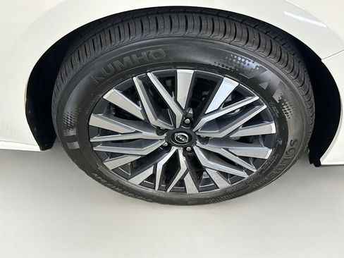 Used 2025 Nissan Altima 2.5 SV image 11