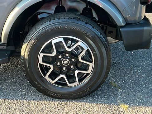 Used 2024 Ford Bronco Outer Banks image 9
