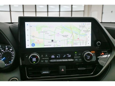 Used 2025 Toyota Highlander XLE image 47