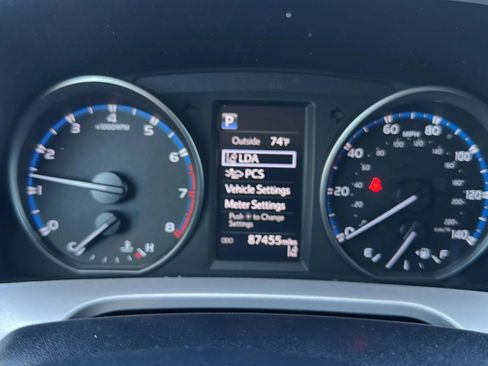 Used 2018 Toyota RAV4 LE w/ All Weather Liner Package image 23