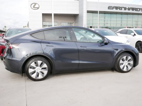 Used 2024 Tesla Model Y Long Range image 9