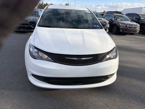 New 2026 Chrysler Voyager LX image 2