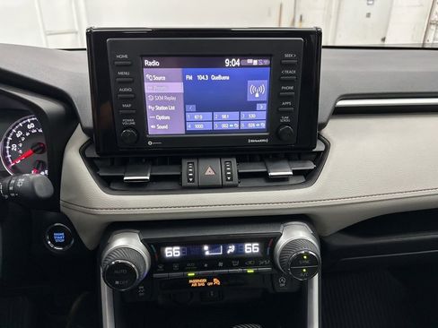 Used 2021 Toyota RAV4 XLE Premium image 16