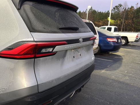 Used 2024 Toyota Grand Highlander Limited image 9