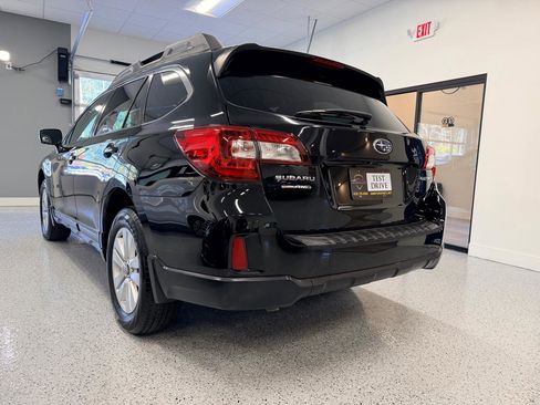 Used 2016 Subaru Outback 2.5i Premium image 5