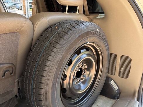 Used 2003 Chrysler Town & Country Limited image 19