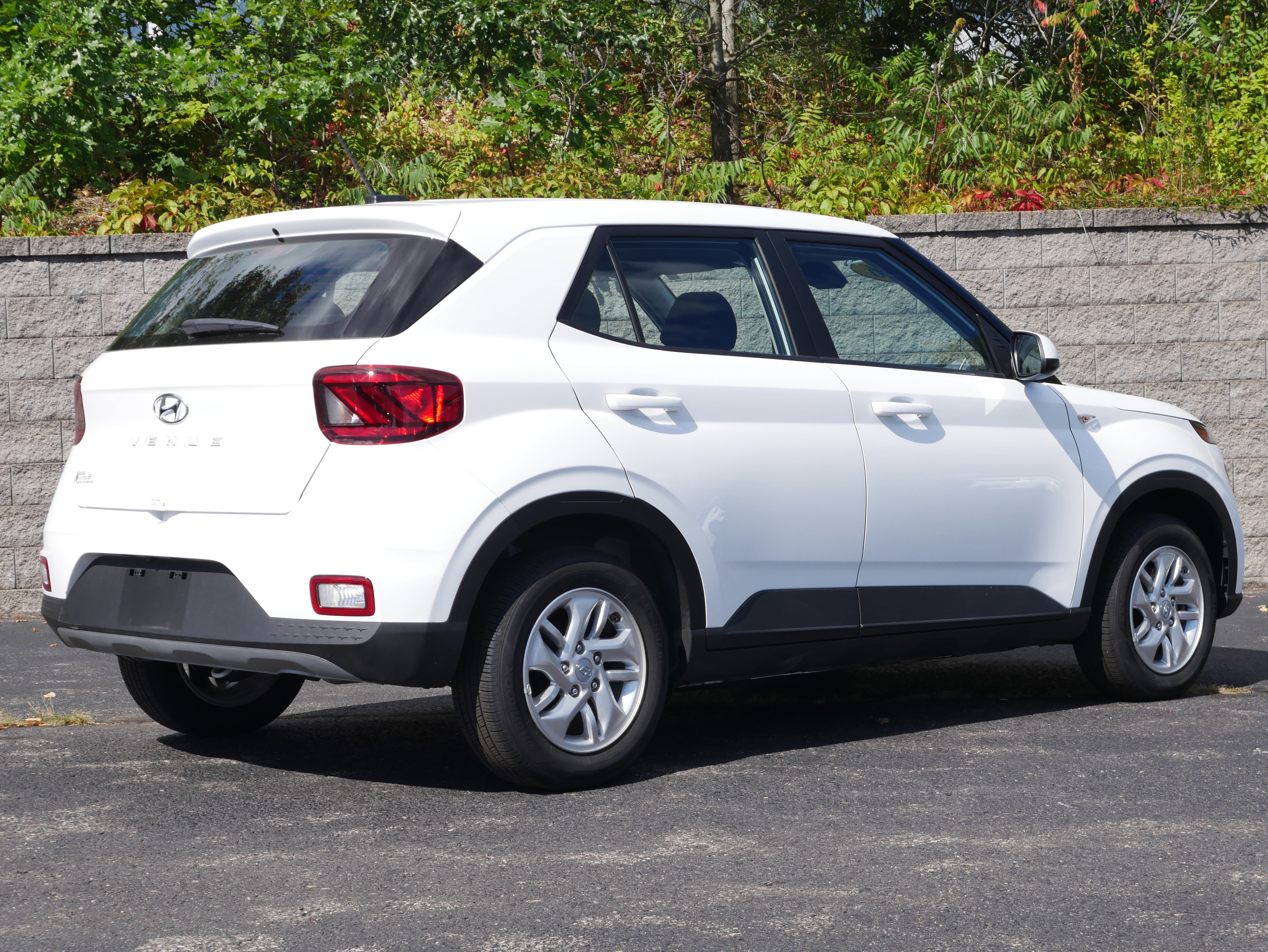 Used 2026 Hyundai Venue SE FWD image 7
