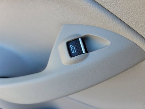 Used 2017 Ford Escape Titanium image 19