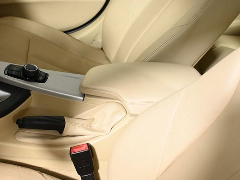 Used 2014 BMW 320i xDrive Sedan image 25