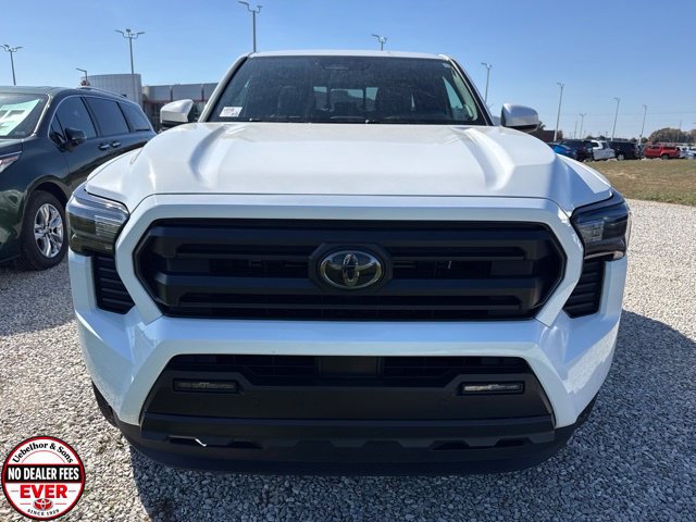 Used 2025 Toyota Tacoma SR5 AWD/4WD image 10