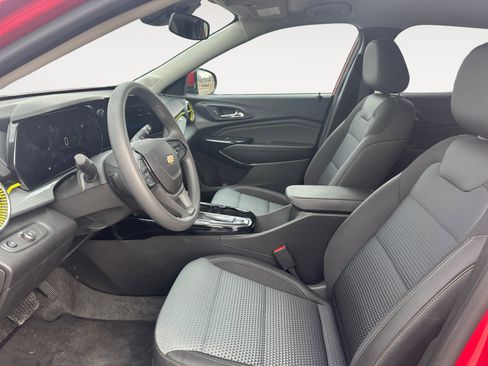 Used 2026 Chevrolet Trax LT image 9