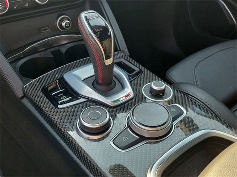 Used 2023 Alfa Romeo Stelvio Estrema image 32