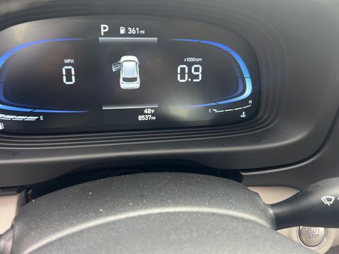 Certified 2025 Hyundai Venue SEL image 10