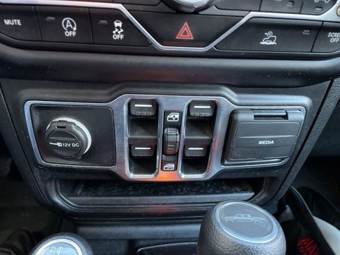 Used 2021 Jeep Gladiator Willys image 19