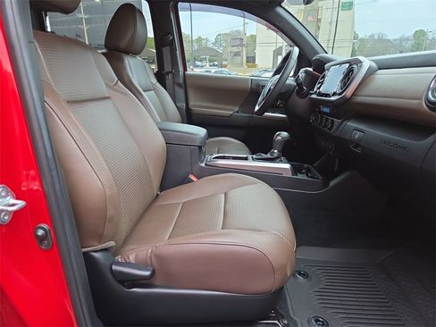 Used 2023 Toyota Tacoma Limited image 18