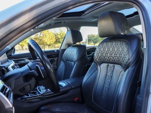 Used 2019 BMW 740i w/ Executive Package image 15