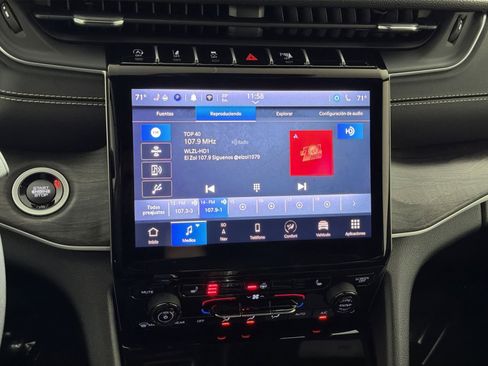 Used 2025 Jeep Grand Cherokee Limited image 18