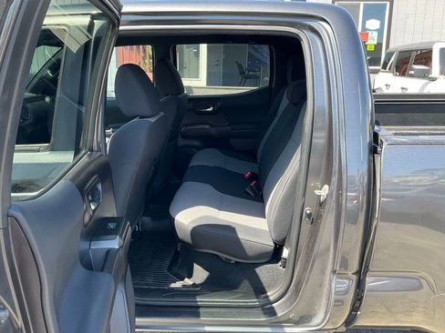 Used 2020 Toyota Tacoma TRD Off-Road w/ Technology Package AWD/4WD image 7
