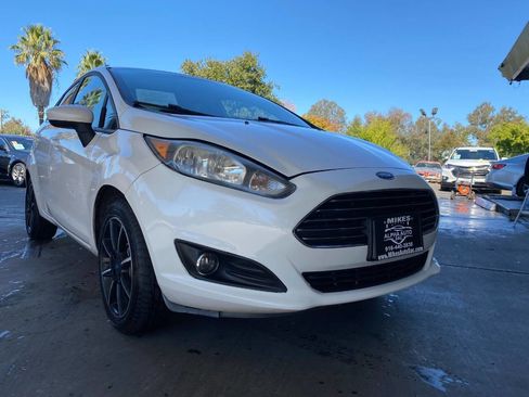 Used 2018 Ford Fiesta SE w/ Equipment Group 201A image 3
