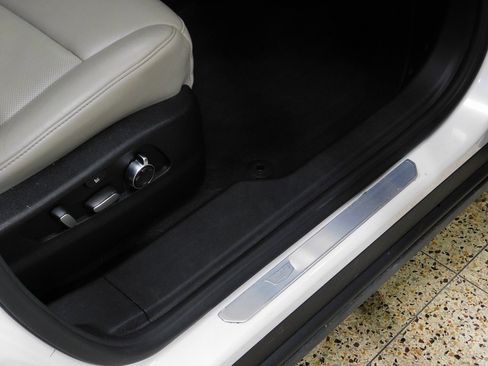 Used 2021 Cadillac XT4 Premium Luxury image 92