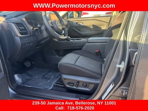 Used 2024 Nissan Rogue SV FWD image 23