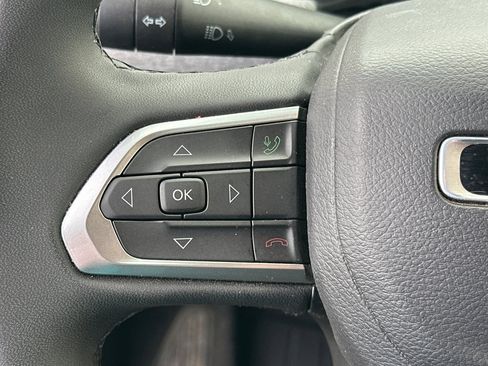 Used 2024 Jeep Compass Latitude image 35