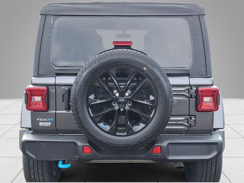 Used 2023 Jeep Wrangler Unlimited Sahara w/ Cold Weather Group AWD/4WD image 6