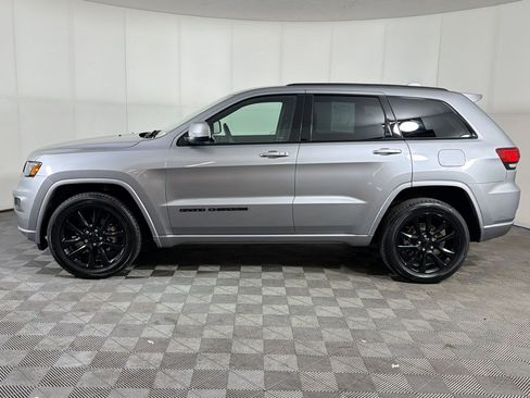 Used 2019 Jeep Grand Cherokee Altitude image 2