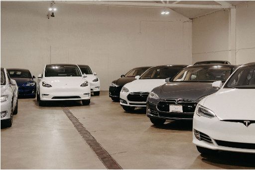 Used 2022 Tesla Model Y Long Range AWD/4WD image 3