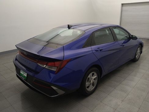 Used 2025 Hyundai Elantra SE image 9
