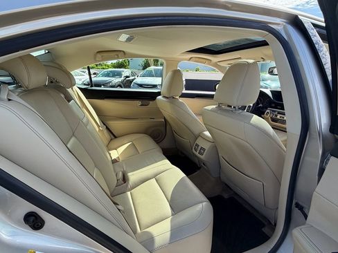 Used 2013 Lexus ES 350 w/ Luxury Pkg FWD image 16