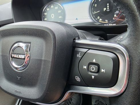 Used 2019 Volvo XC40 T5 Inscription image 44