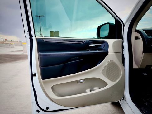 Used 2015 Dodge Grand Caravan SE w/ Quick Order Package 29E SE image 16