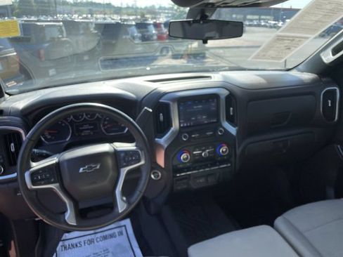 Used 2019 Chevrolet Silverado 1500 LT Trail Boss w/ Convenience Package AWD/4WD image 18