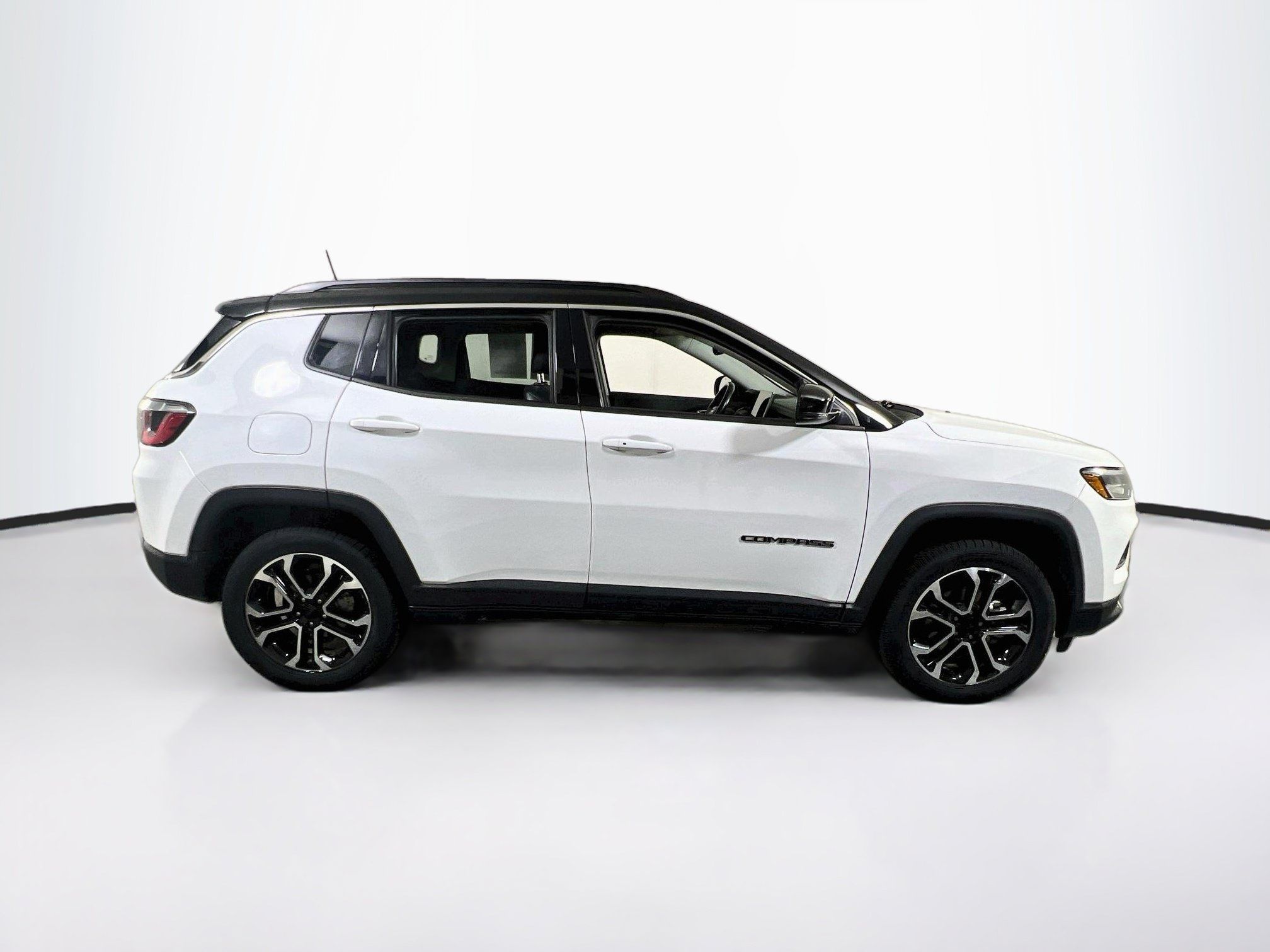 Used 2022 Jeep Compass Limited w/ Sun and Sound Group AWD/4WD image 4