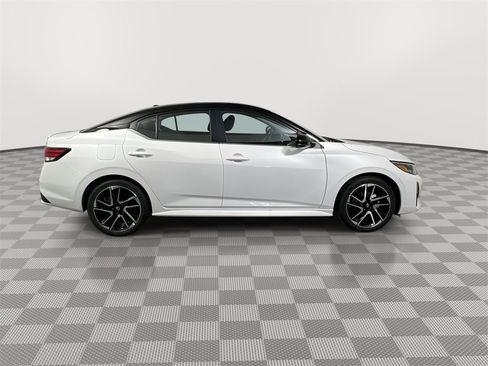 New 2025 Nissan Sentra SR image 9