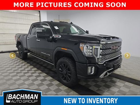 Used 2022 GMC Sierra 2500 Denali w/ Denali Black Diamond Edition image 2