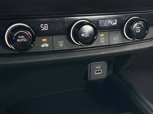 Used 2025 Honda HR-V LX image 31