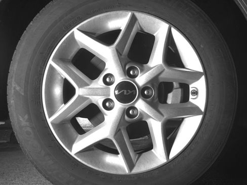 Used 2025 Kia Soul LX w/ LX Technology Package image 13