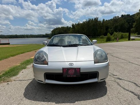 Used 2001 Toyota MR2 RWD image 2