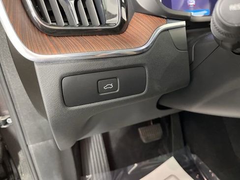 Used 2023 Volvo XC60 B5 Plus w/ Protection Package Premier FWD image 30